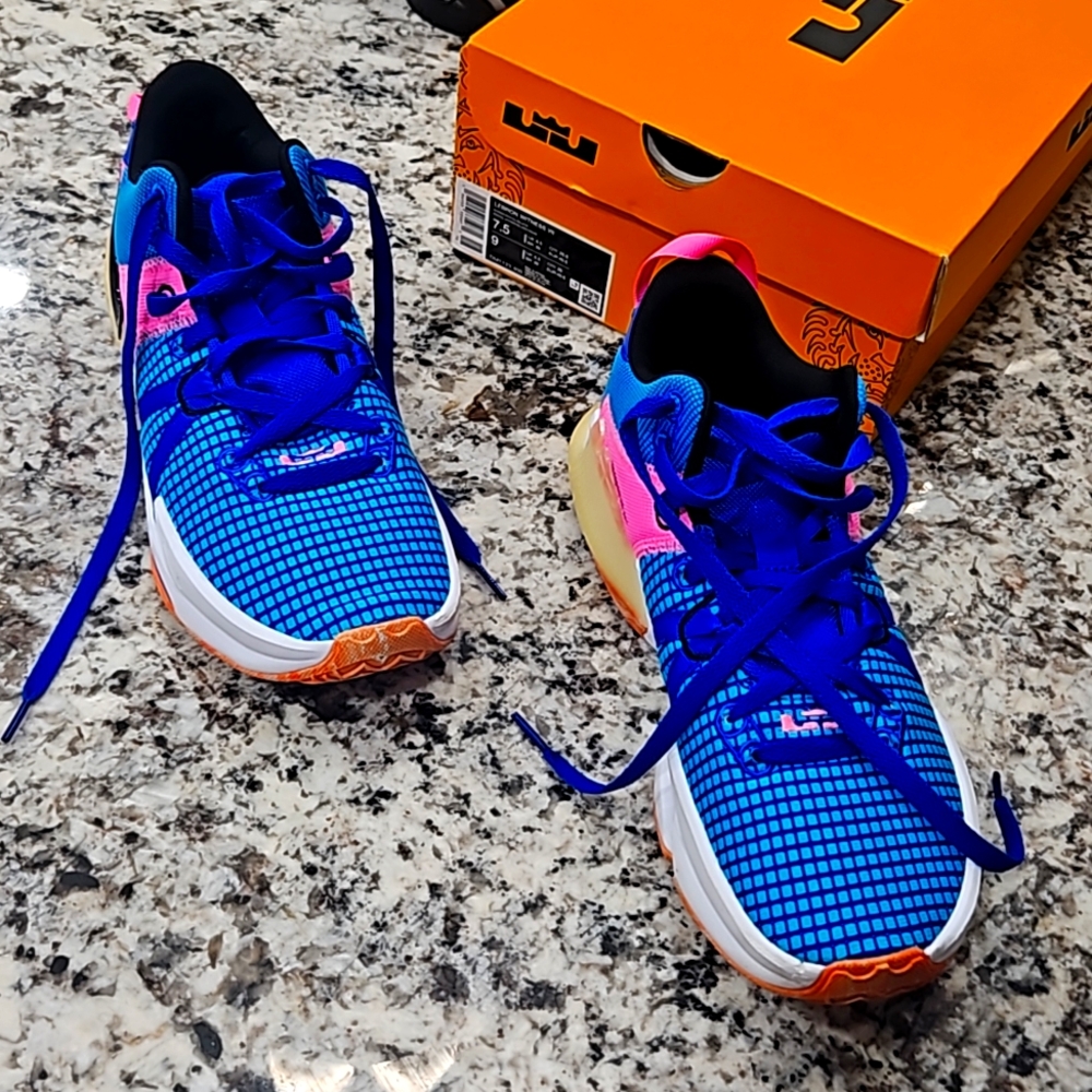 LeBron witness VII basketball shoes